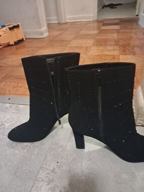 Women's Black Mid-Calf Heeled Ankle Boots with Side Zip